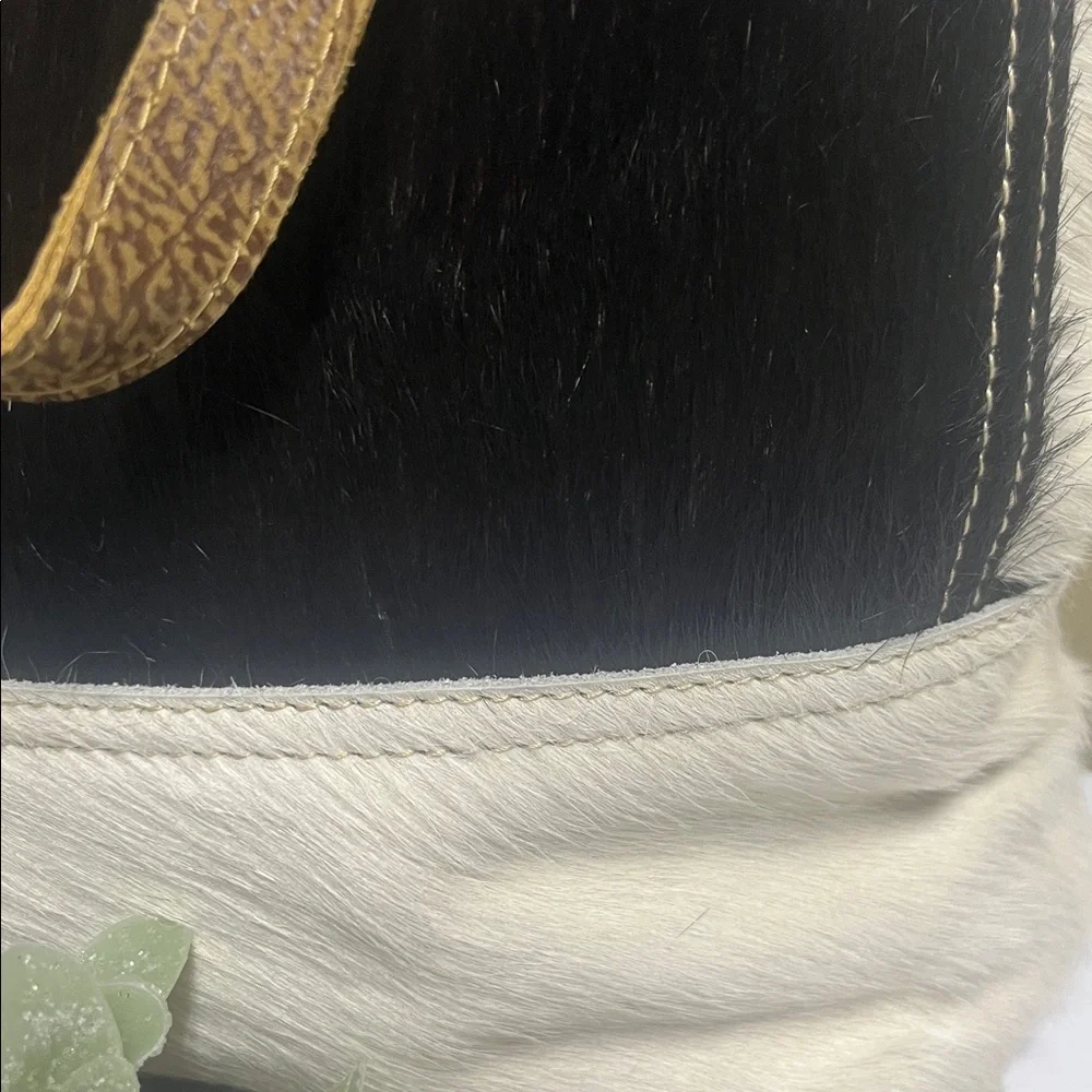 Myra Cow on Hide shoulder Bag in good condition - Picture 5 of 16